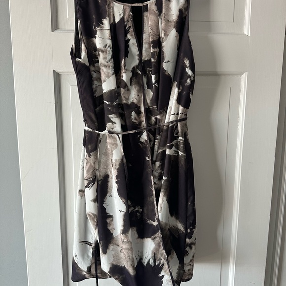 Dresses & Skirts - Elegant Black and White Tie-Dye Dress